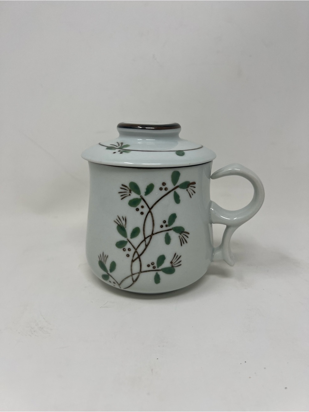 Porcelain Lidded Tea Mug with Green Vine Motif